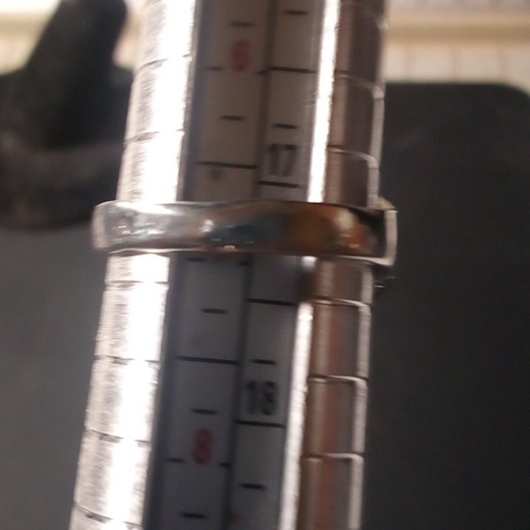 SOLD NIP - Silver Tone Hollow Style New Design Ring - Size 7 3/4 - Picture 5 of 5